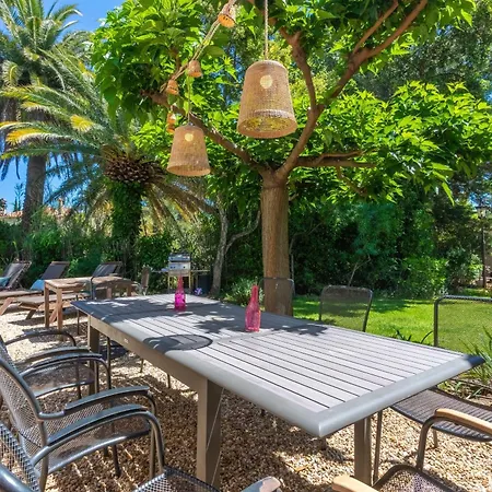 Strelitzia Avec Piscine Prázdninový dům *